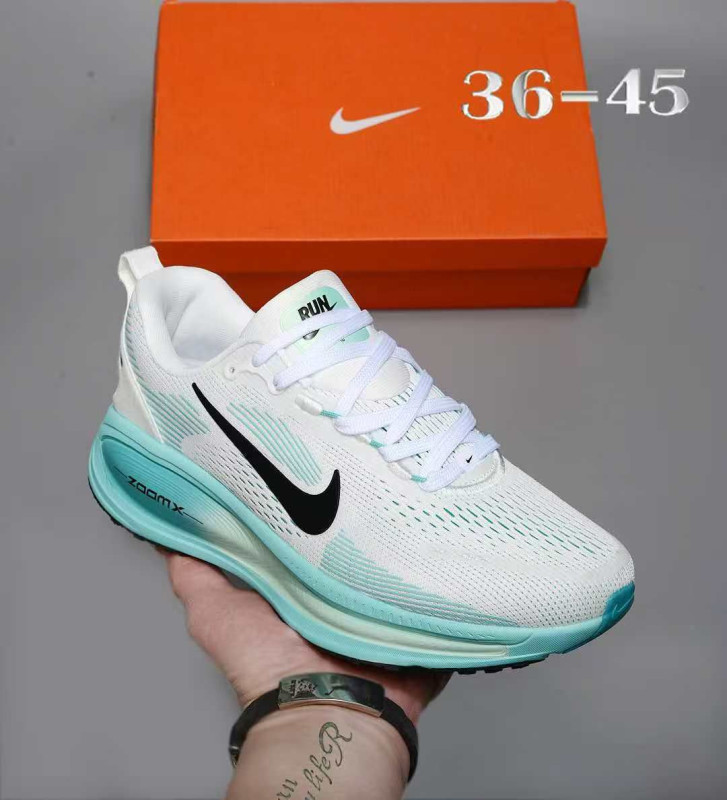 NIKE VOMERO18 WHITE/BLACK 43
